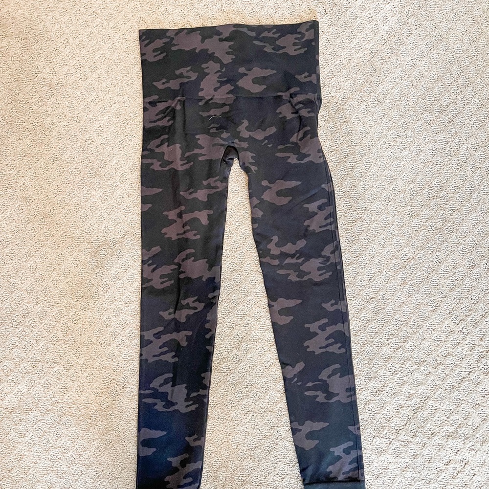 Spanx Gray Camo Leggings